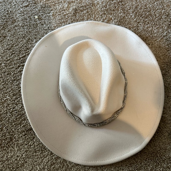 Hat - Picture 3 of 4